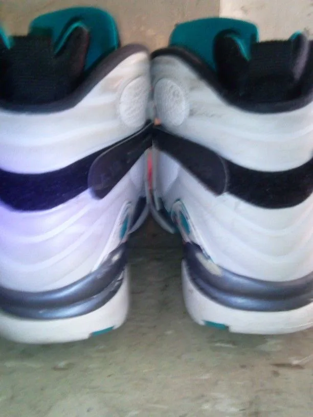 Bugs Bunny 8's Jordan image indicator(2)