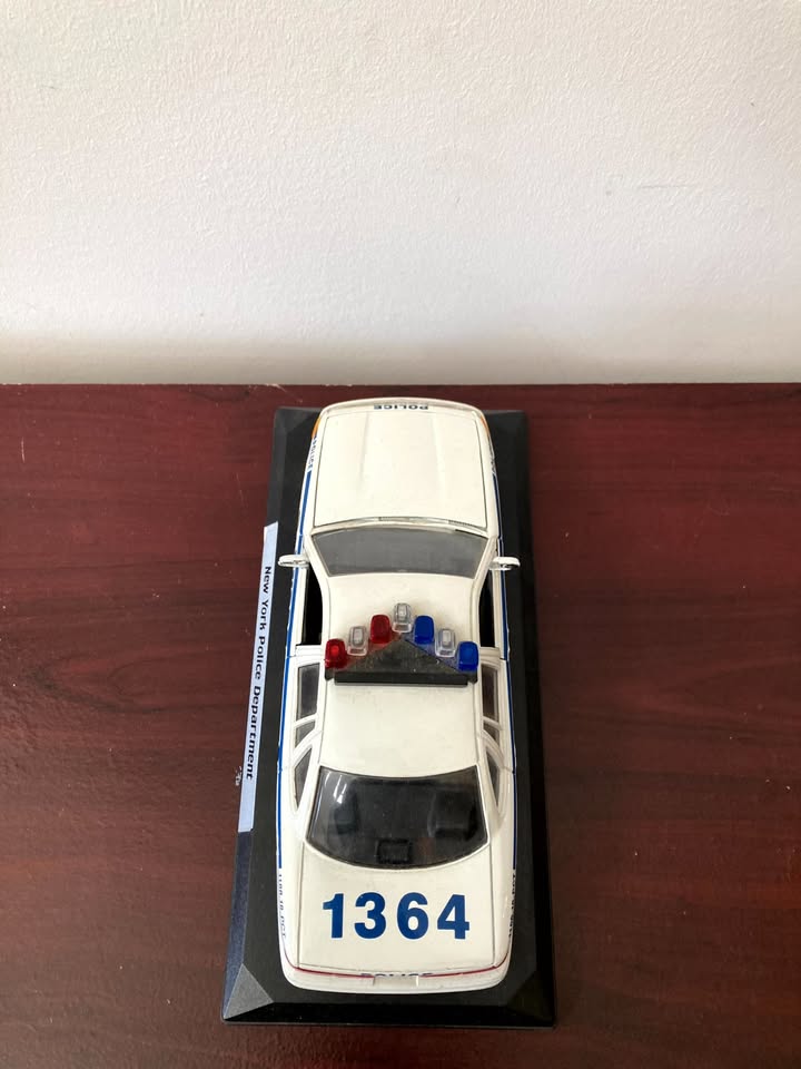NYPD Die-Cast Police Car 🚓 | Collectible Model Display - photo 2