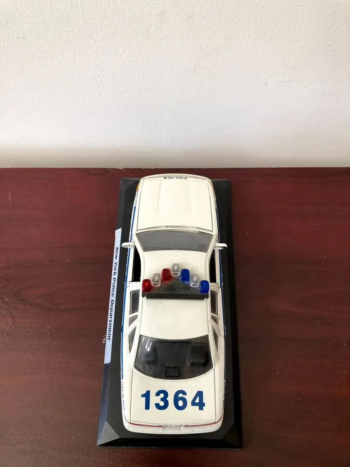 NYPD Die-Cast Police Car 🚓 | Collectible Model Display image indicator(2)
