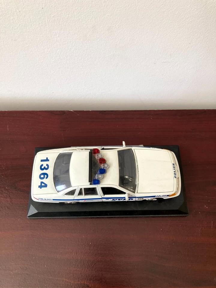 NYPD Die-Cast Police Car 🚓 | Collectible Model Display - photo 3