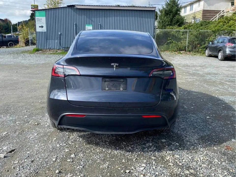 2024 Tesla Model Y image indicator(4)