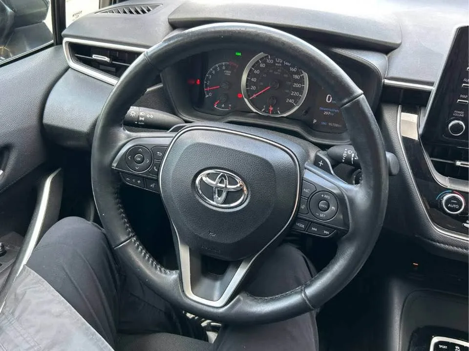 2020 Toyota Corolla SE image indicator(10)