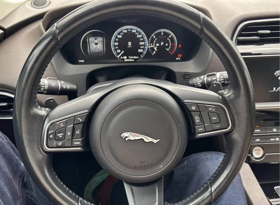 2017 Jaguar f pace 20 d prestige image indicator(8)
