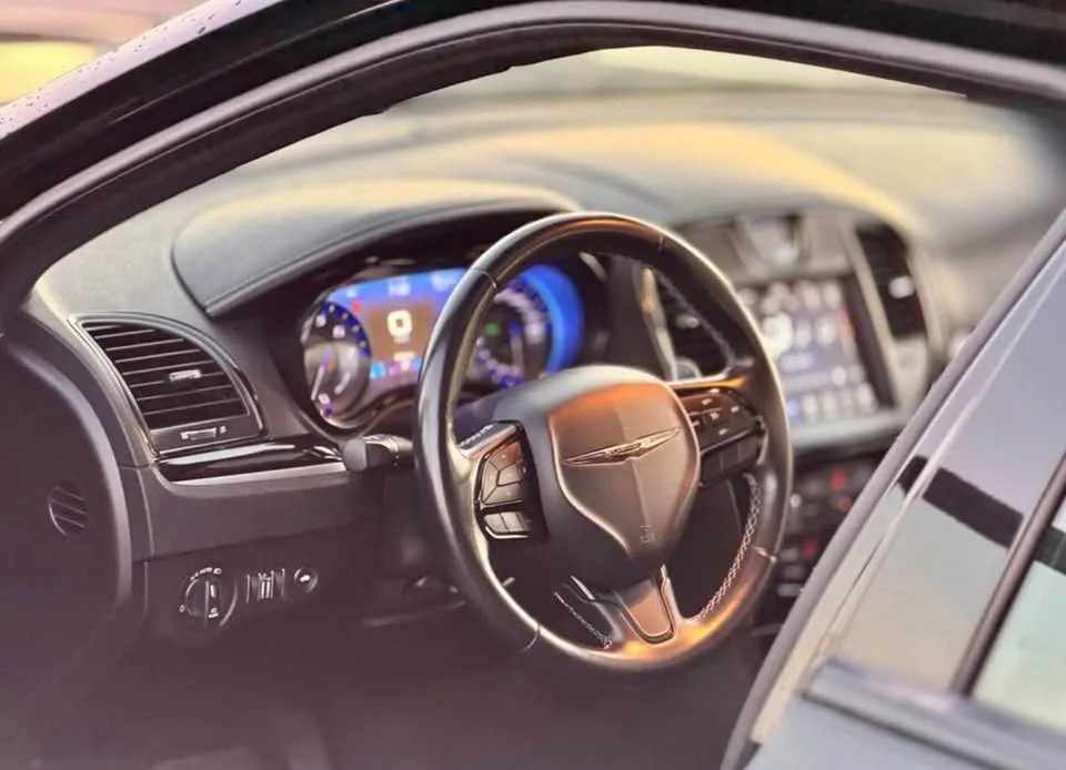 2022 Chrysler 300s image indicator(3)