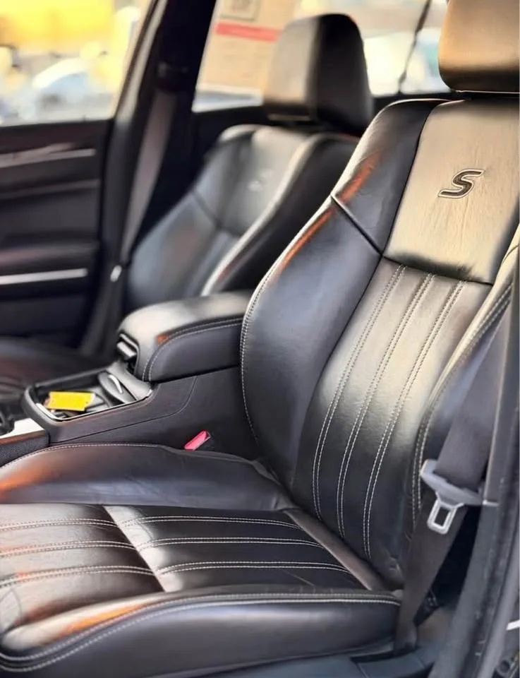 2022 Chrysler 300s image indicator(4)