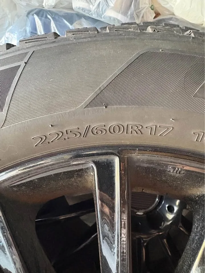 Set of Winter Tires and Wheels image indicator(3)