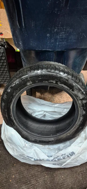 Michelin X-Ice 215 55 R17 Winter Tire thumbnail