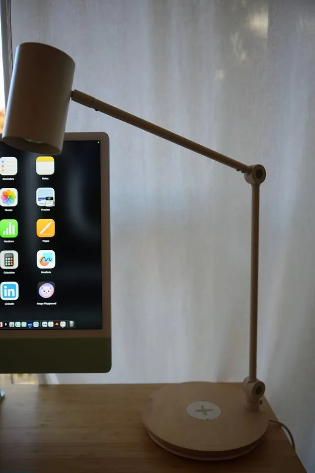 IKEA Wireless Charging Lamp – Excellent Condition image indicator(2)