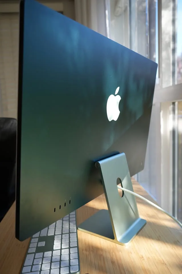 Apple iMac 24-inch (M1, 16 GB RAM / 1 TB SSD) – Green image indicator(2)