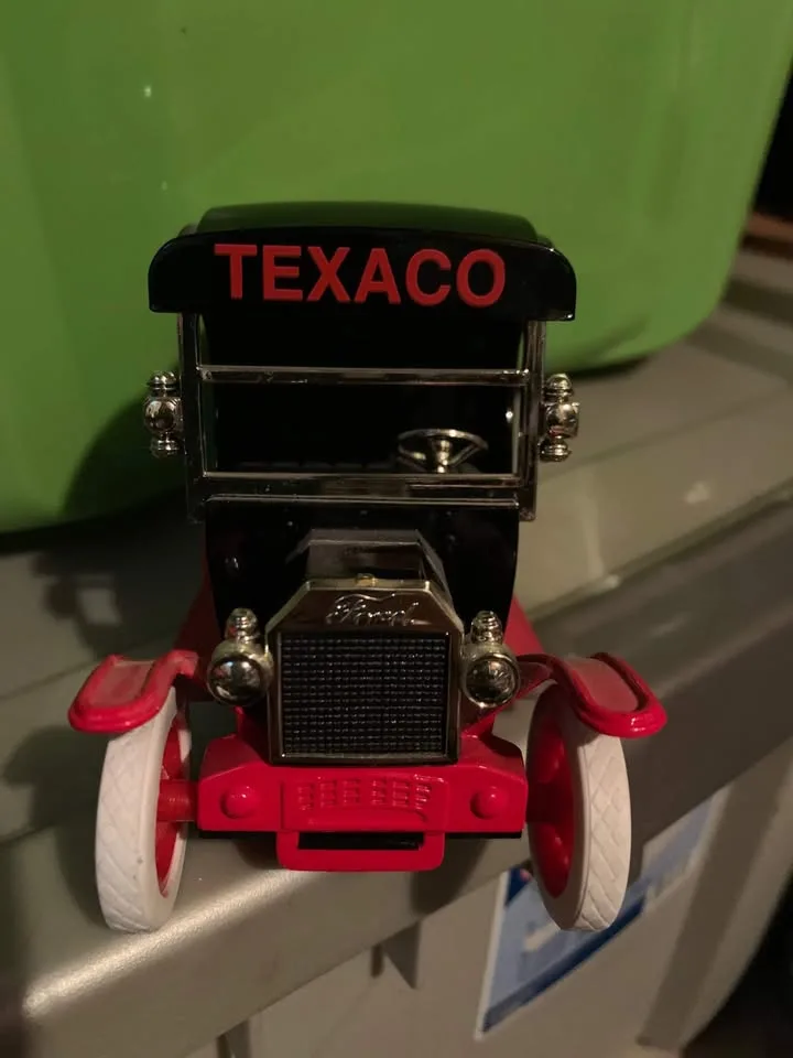 Gearbox 1912 Ford Model A Delivery Car Replica image indicator(2)