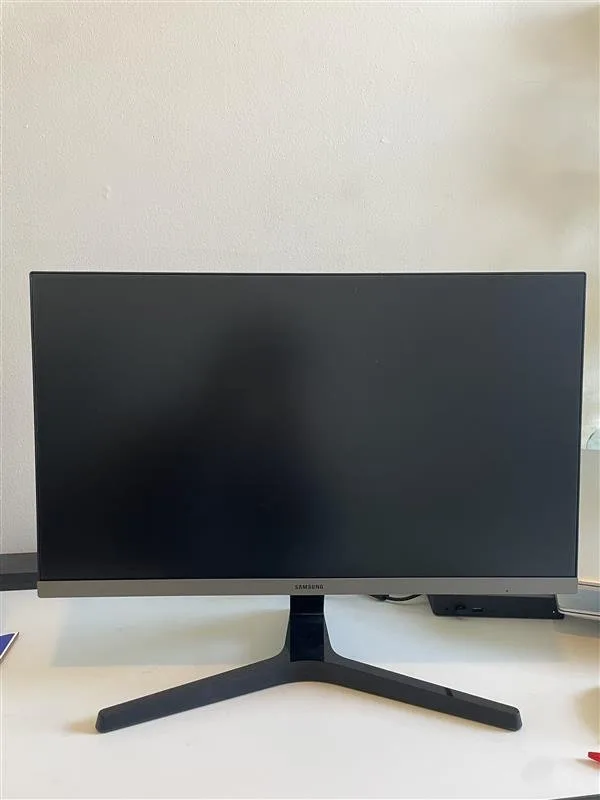 24" Samsung monitor LED - like new! image indicator(2)