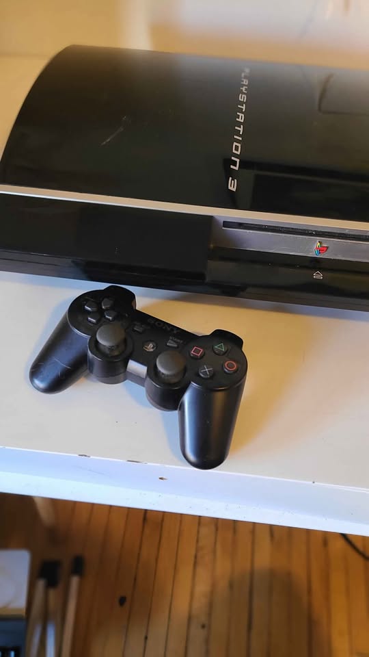 Sony PlayStation 3 (PS3) 80GB Console - photo 3