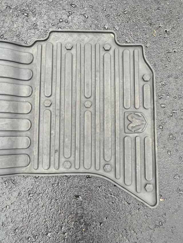 Ram 1500 rear floor liner/mat image indicator(3)