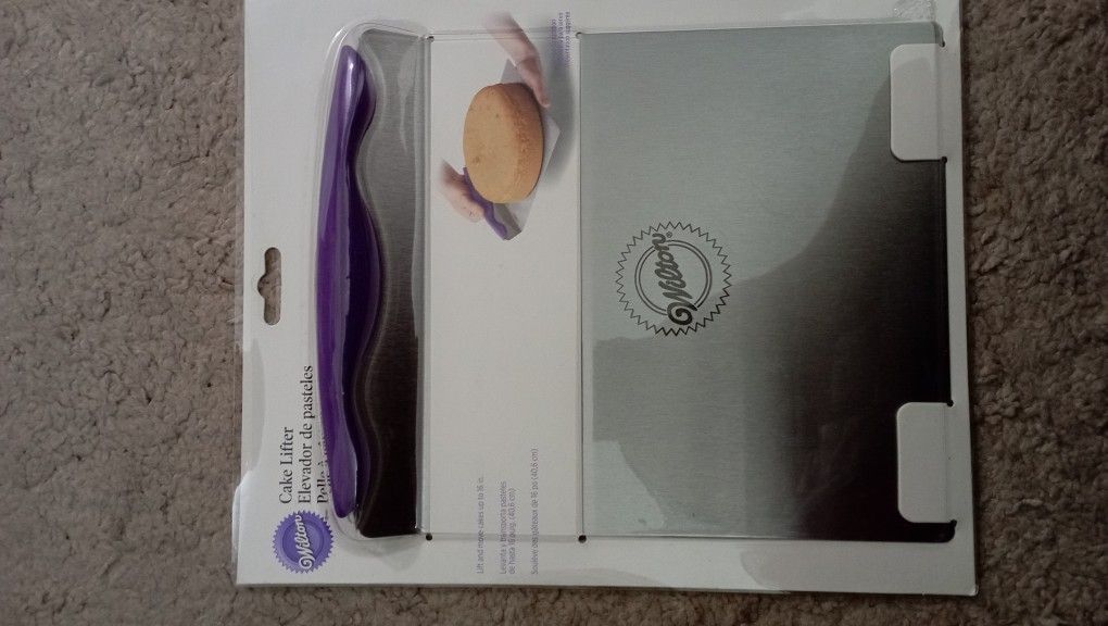 Wilton Cake Lifter