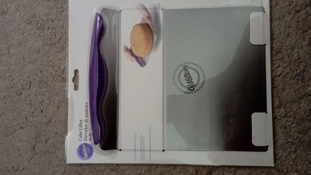Wilton Cake Lifter thumbnail