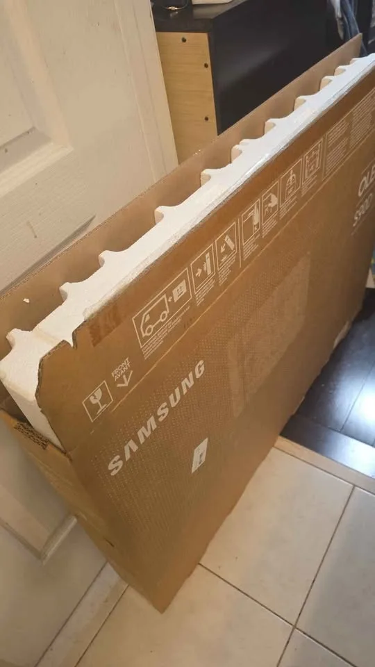 Used Samsung TV OLED Gaming S90D 42 inch image indicator(2)