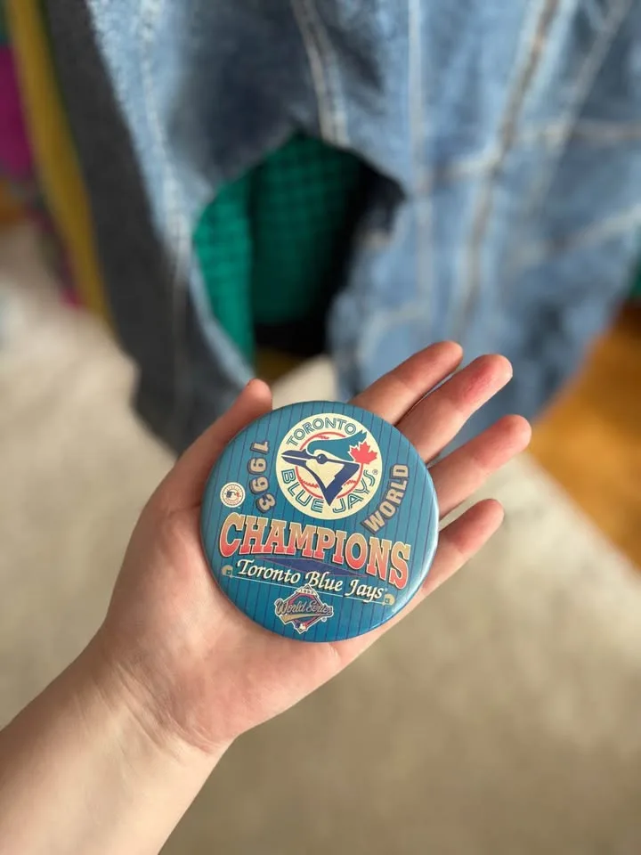 Vintage Blue Jays Buttons / Pins - 1993 World Champions image indicator(5)