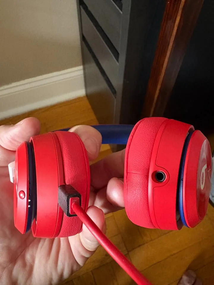 Beats Solo3 Wireless Headphones image indicator(4)