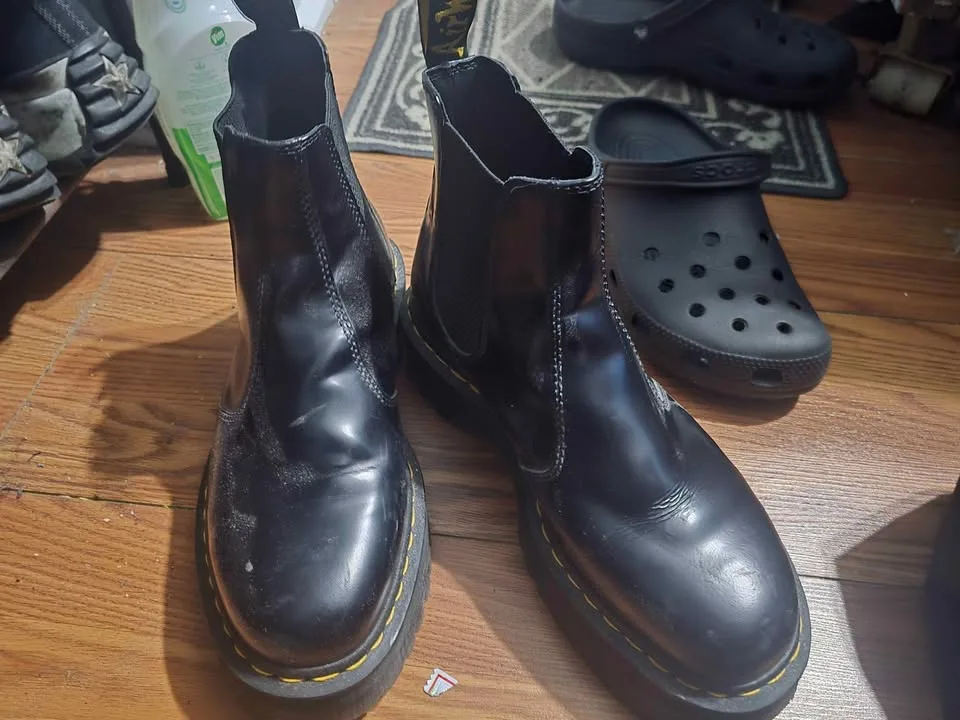 Doc Martens Chelsea boots image indicator(4)