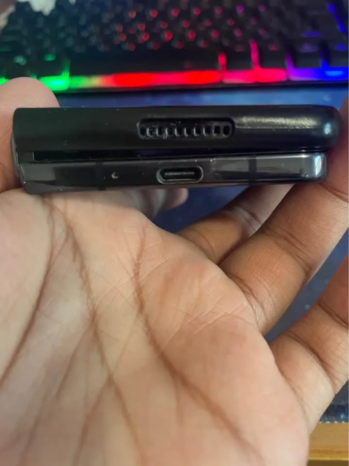 Samsung Galaxy Z Fold 4 – 512GB (Black) – Excellent Condition image indicator(9)