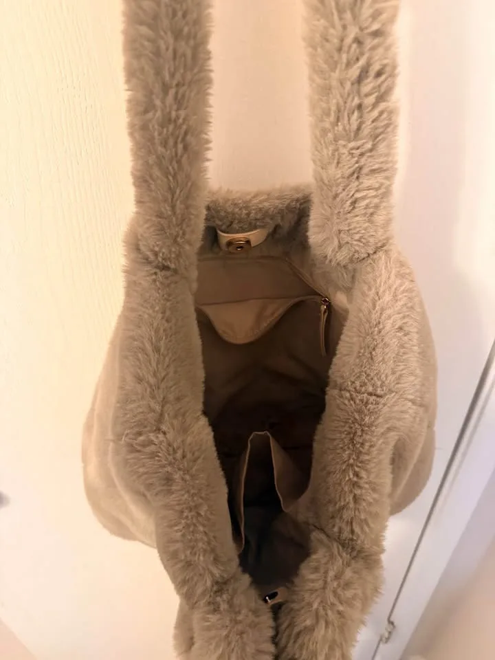 Furry handbag image indicator(2)