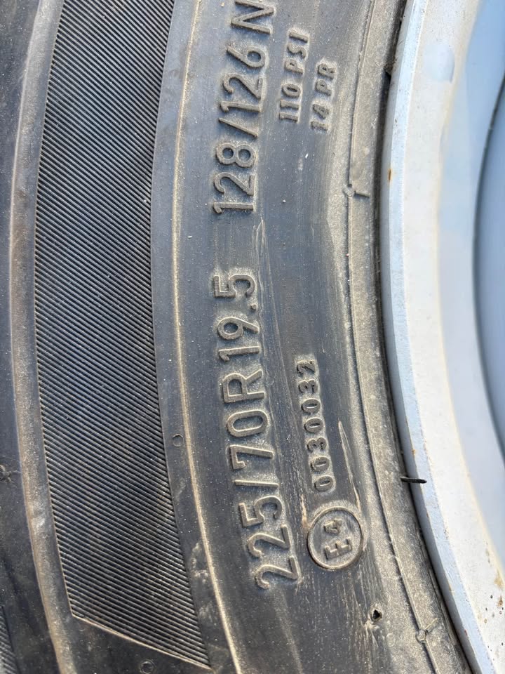 Continental Conti Hybrid HD3 225/70R19.5 - photo 4