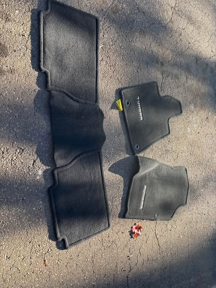 New Toyota Tundra floor mats - photo 2
