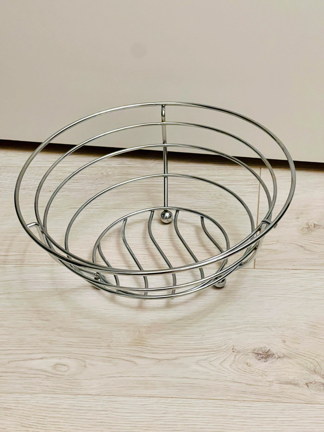 FRUIT / BREAD BASKET WITH FAUX LEMONS
