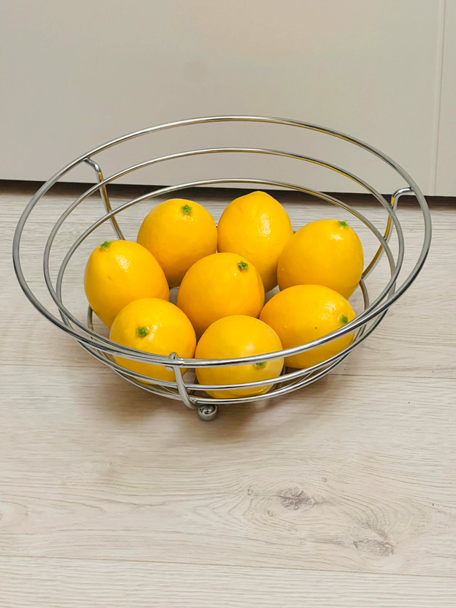FRUIT / BREAD BASKET WITH FAUX LEMONS - photo 3