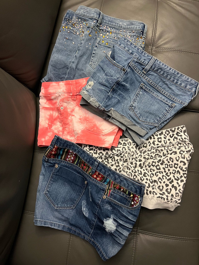 WOMEN DENIM SHORTS Size 28