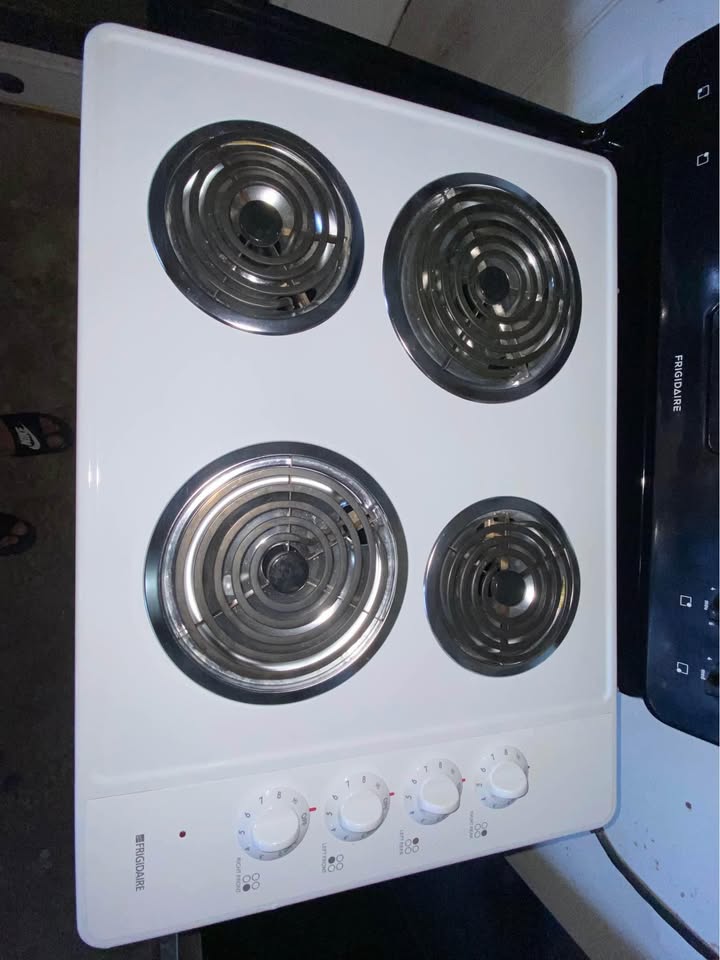NEVER USED Frigidaire Stovetop / Cooktop. AS NEW… CAN DELIVER - photo 3