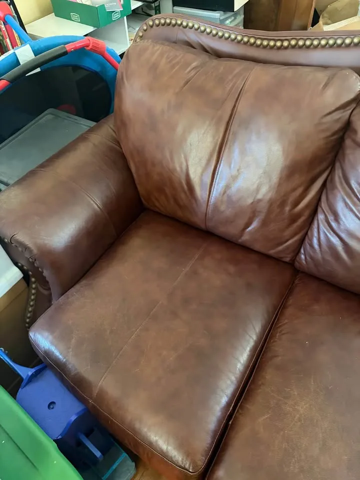 Brown leather couch image indicator(2)