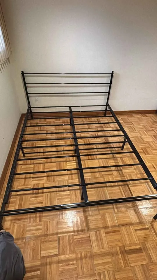 Queen Size Bed Frame and Mattress image indicator(2)