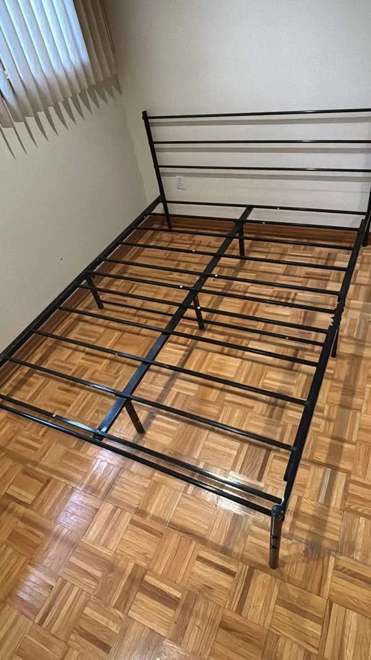 Queen Size Bed Frame and Mattress image indicator(4)