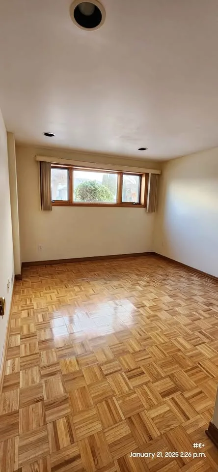 2 Beds 1 Bath - House image indicator(2)