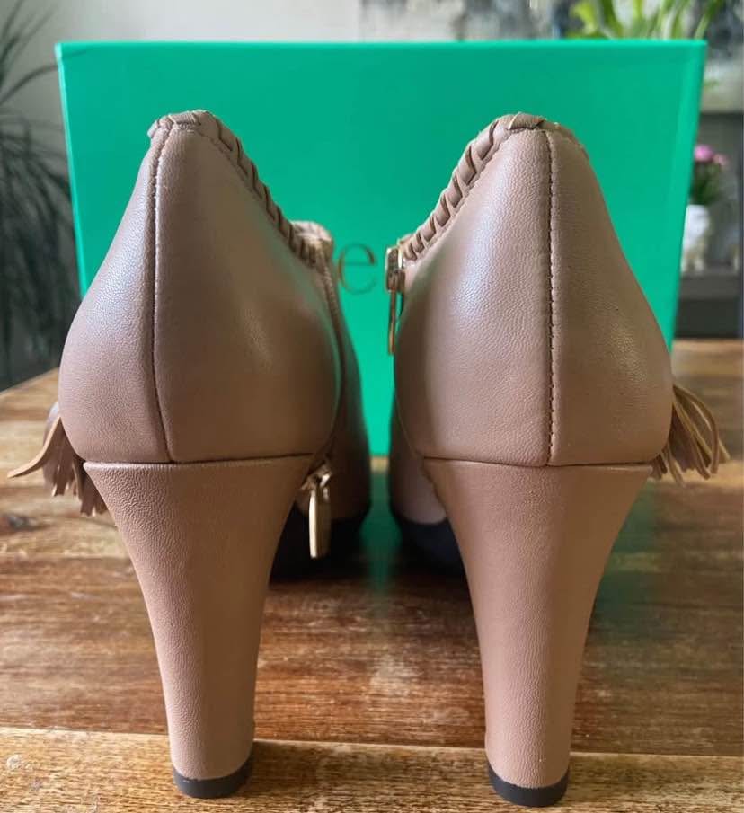 NEW IN BOX: J.Renee Leather Heeled Booties Nude (Size 9) - photo 4