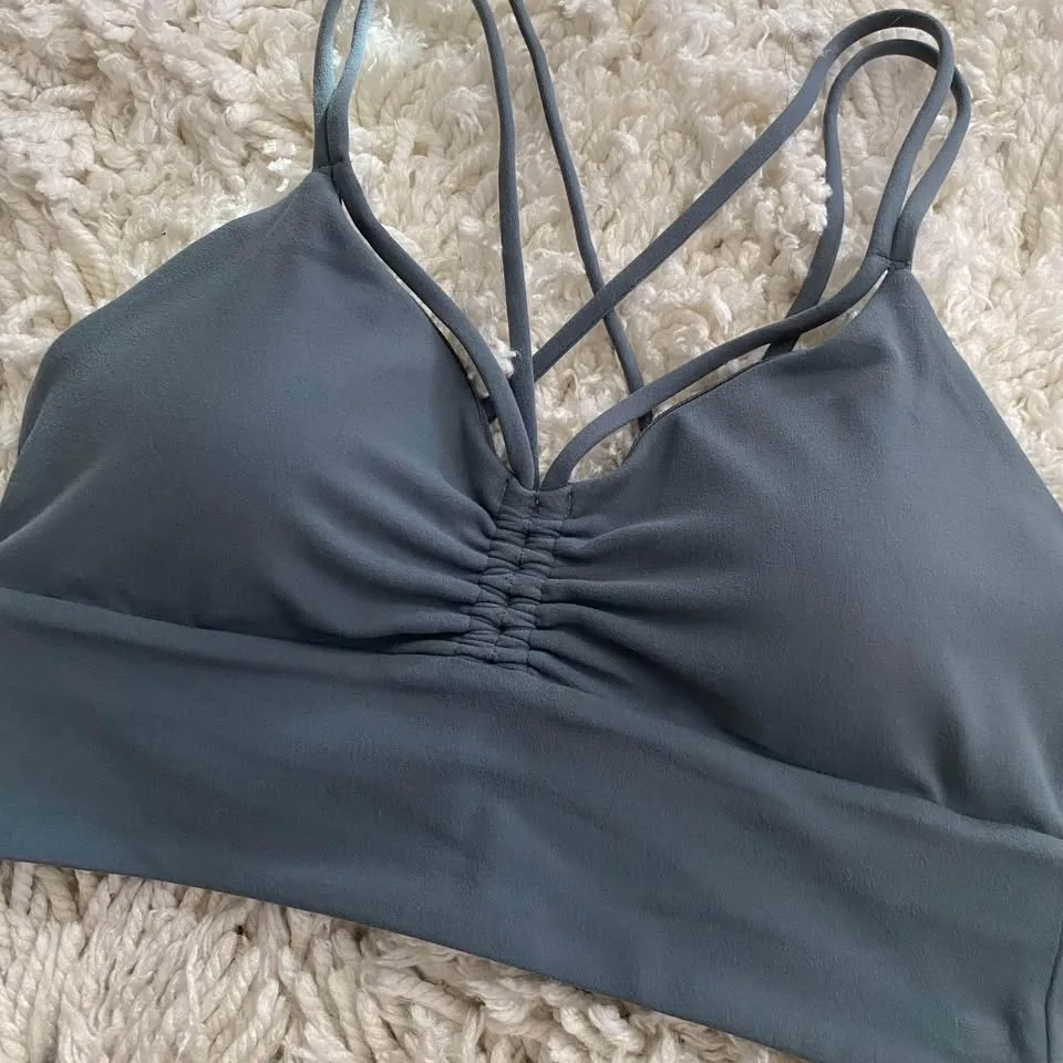 NEW Lululemon Sports Bra Size 6 image indicator(5)