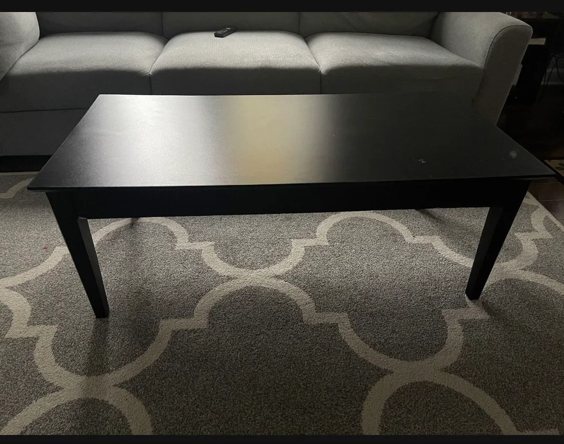 Coffee table in good condition for immediate sale image indicator(4)