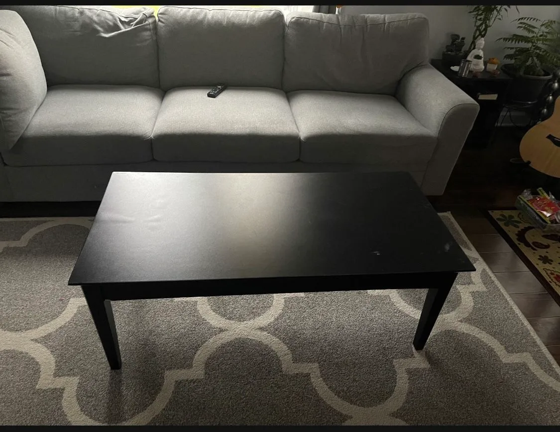 Coffee table in good condition for immediate sale image indicator(5)