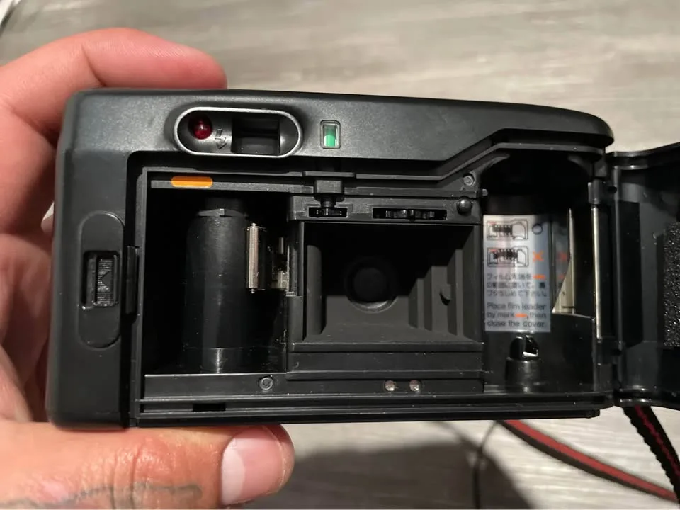 Yashica MG-2 auto flash film camera! ( Tested! ) image indicator(3)