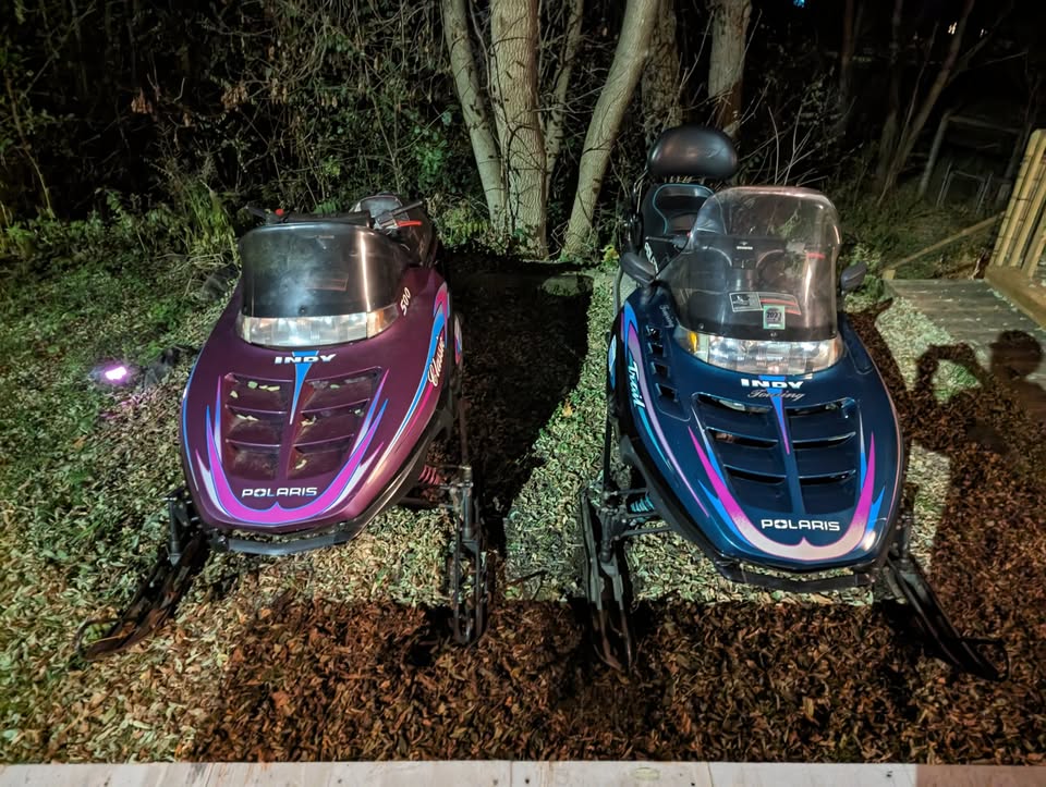 2 Snowmobiles + Trailer (1998 Polaris Indy) - photo 2