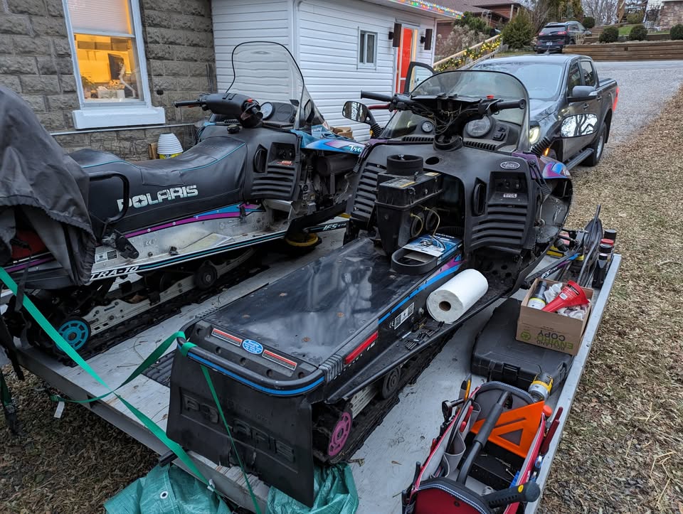 2 Snowmobiles + Trailer (1998 Polaris Indy) - photo 3