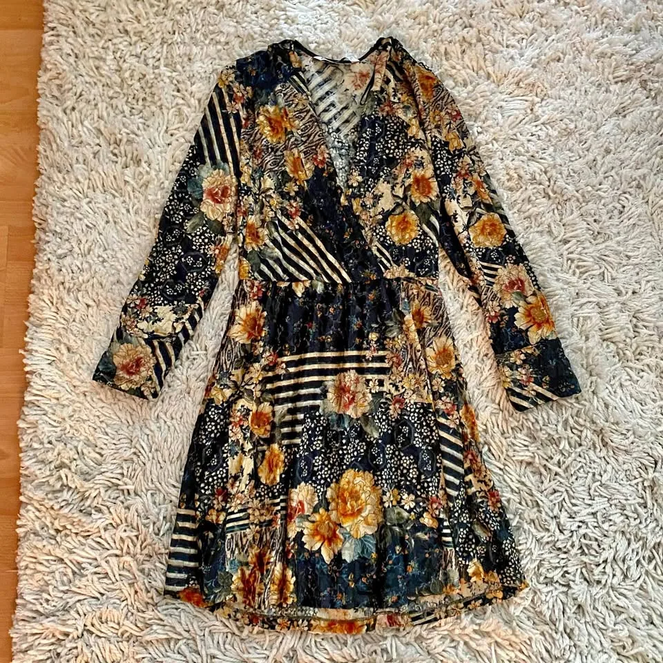 Zara Long-Sleeve Dress - Size S thumbnail