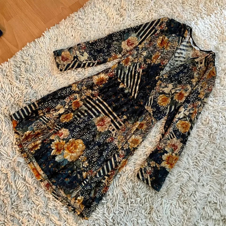 Zara Long-Sleeve Dress - Size S image indicator(4)