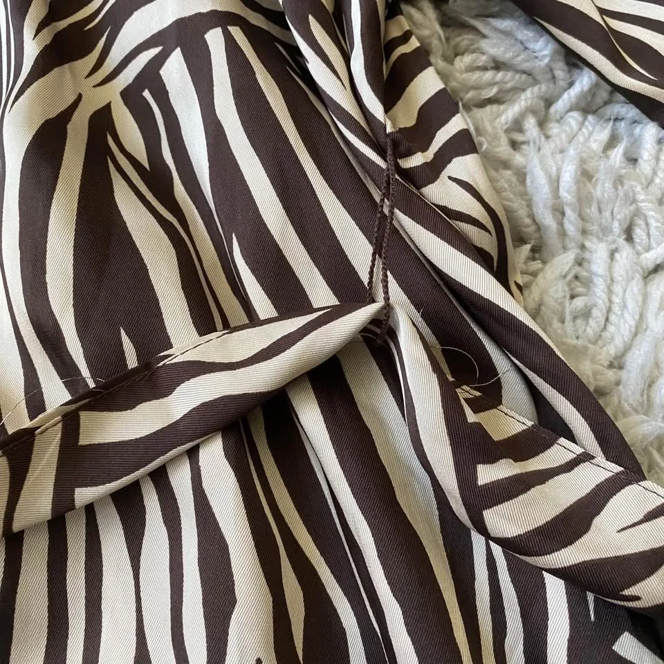 H&M Zebra Pattern Long Sleeve Dress image indicator(7)