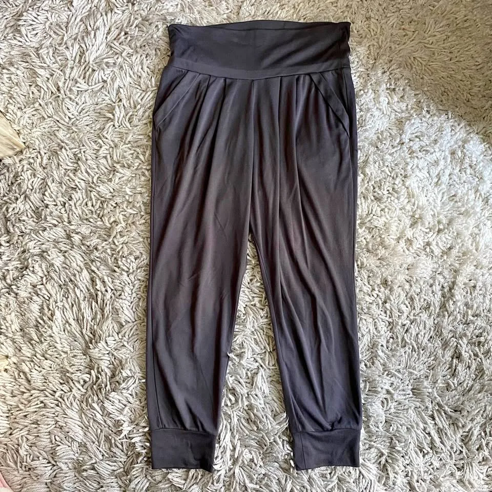 Uniqlo Women’s Pants - Size L thumbnail