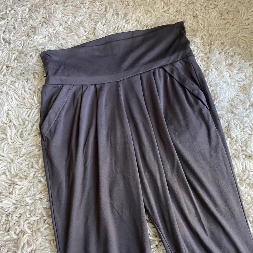 Uniqlo Women’s Pants - Size L image indicator(3)