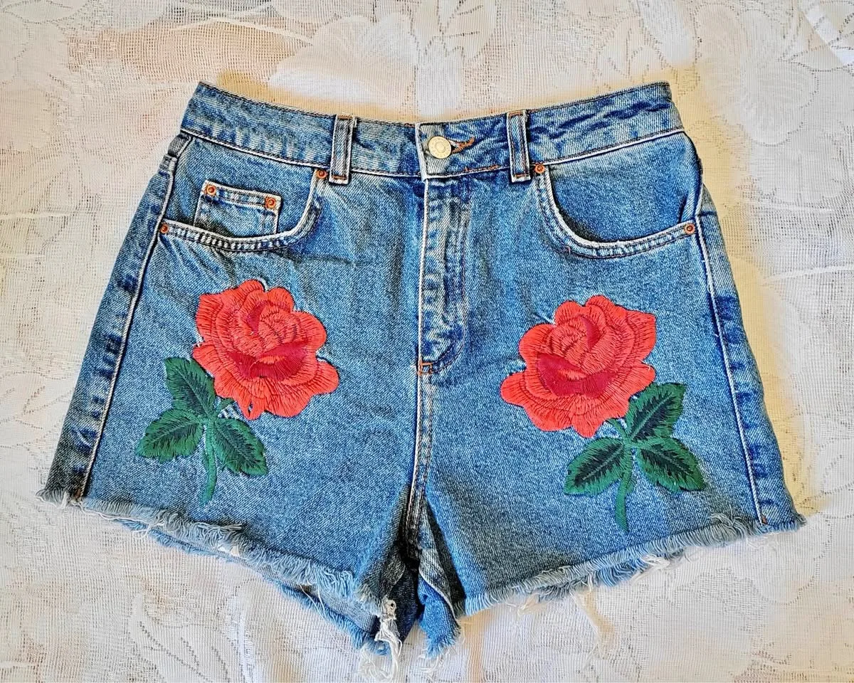 Topshop Rose Denim Shorts - Size 8 image indicator(2)