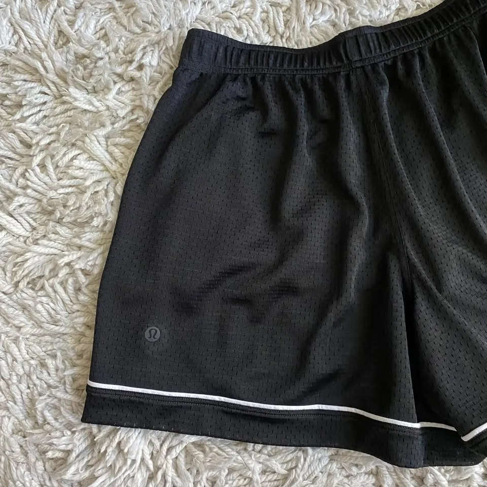 Lululemon Women’s Shorts - Size M image indicator(3)