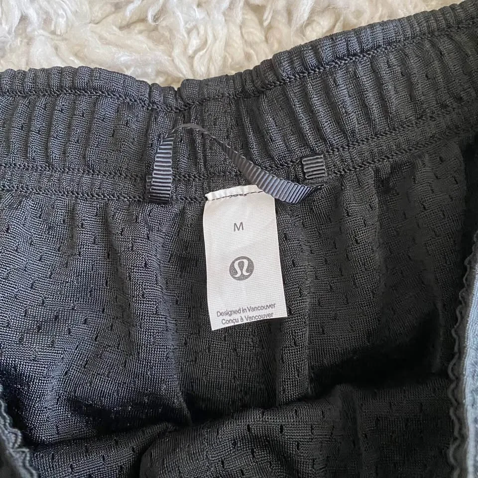Lululemon Women’s Shorts - Size M image indicator(4)
